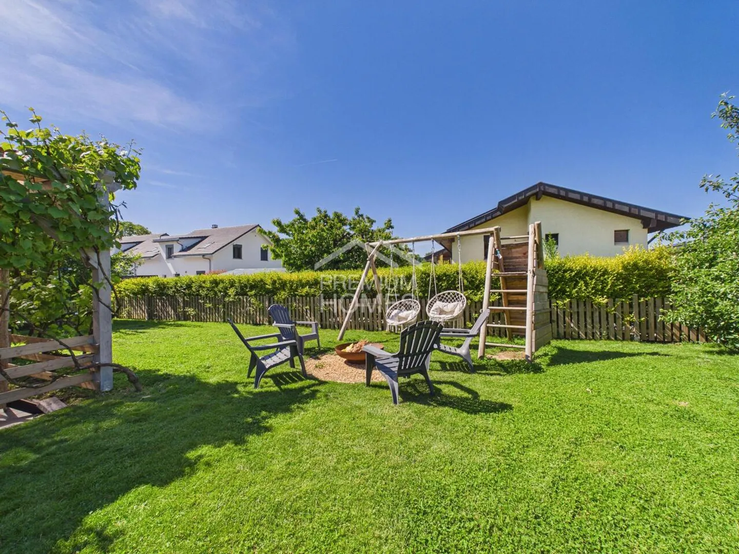 Moderne Familienvilla mit Garten - Foto 7 von 11