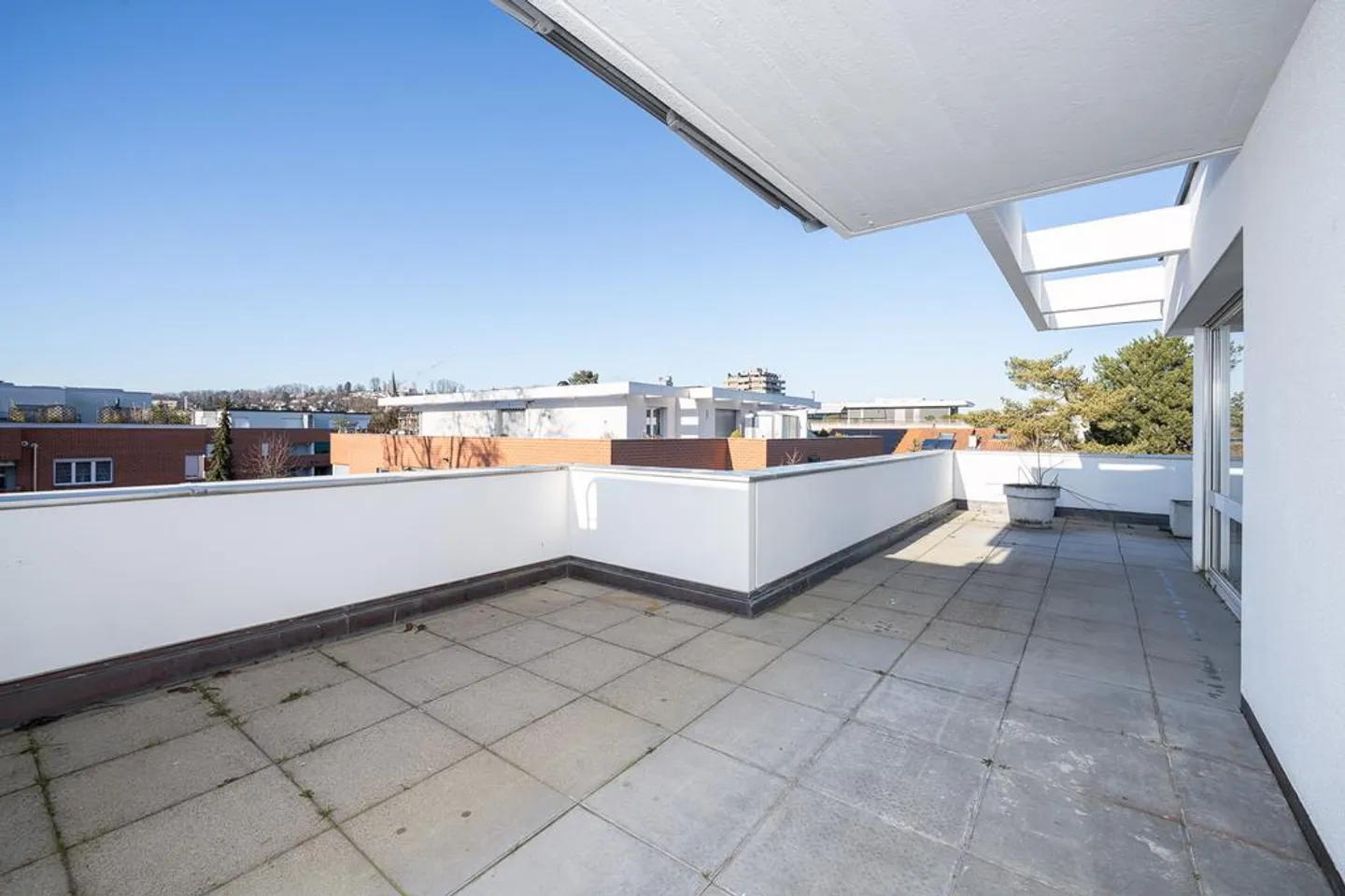 Renovated 4-room attic apartment with roof terrace for sun lovers! - Photo 10 of 12