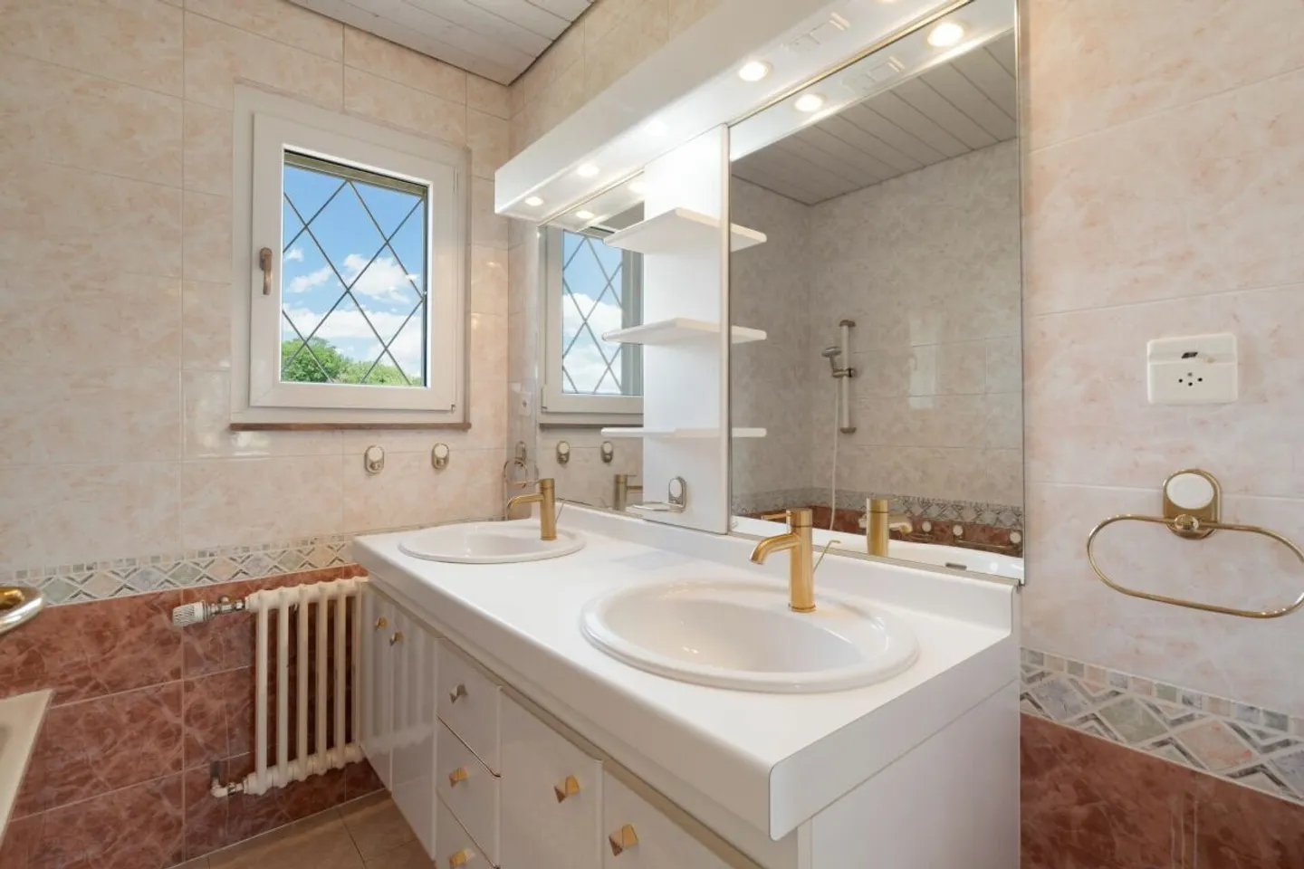 A family property in the heart of a preferred area - Photo 14 of 20