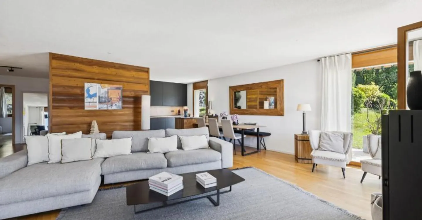 Luxury Apartment with Terrace - Photo 4 of 13