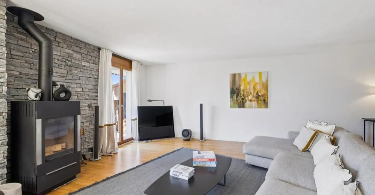 Luxury Apartment with Terrace - Photo 8 of 13