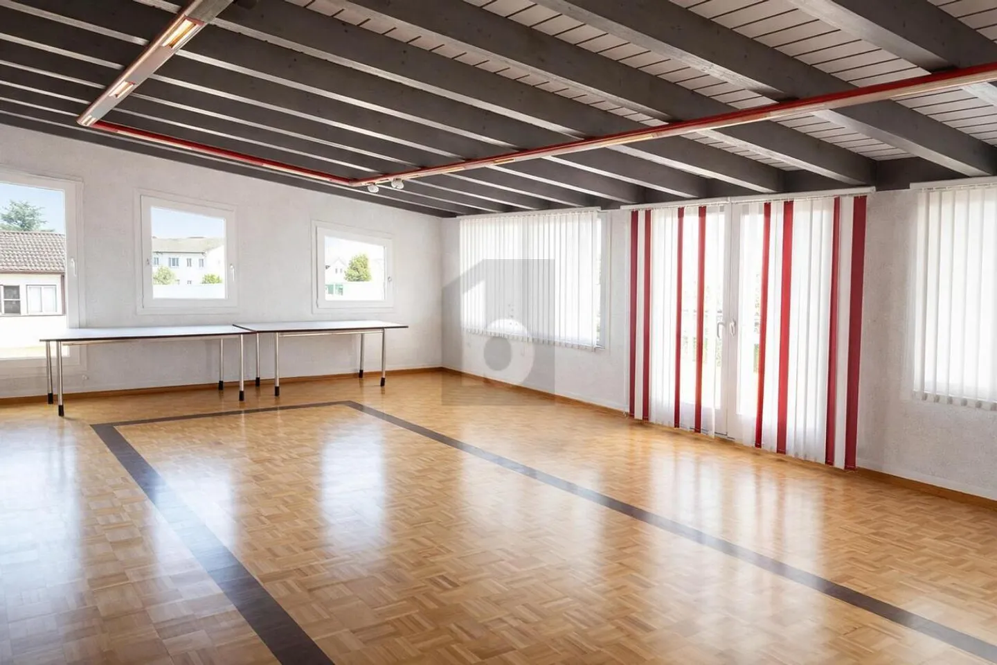 IDEAL LOCATION, BRIGHT AND SPACIOUS OFFICE - Photo 1 of 3