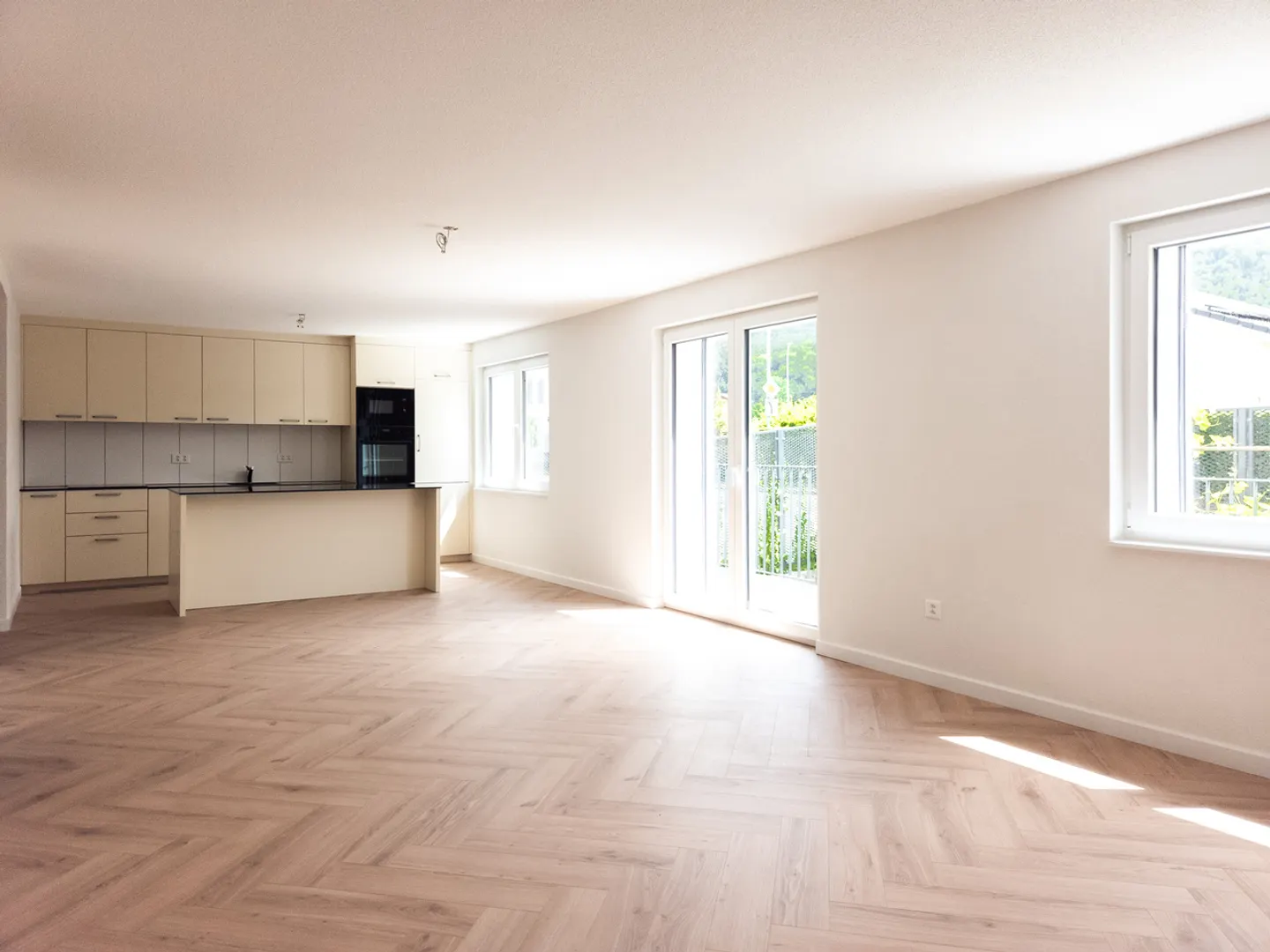 Villa familiare ristrutturata con studio - Foto 2 di 13