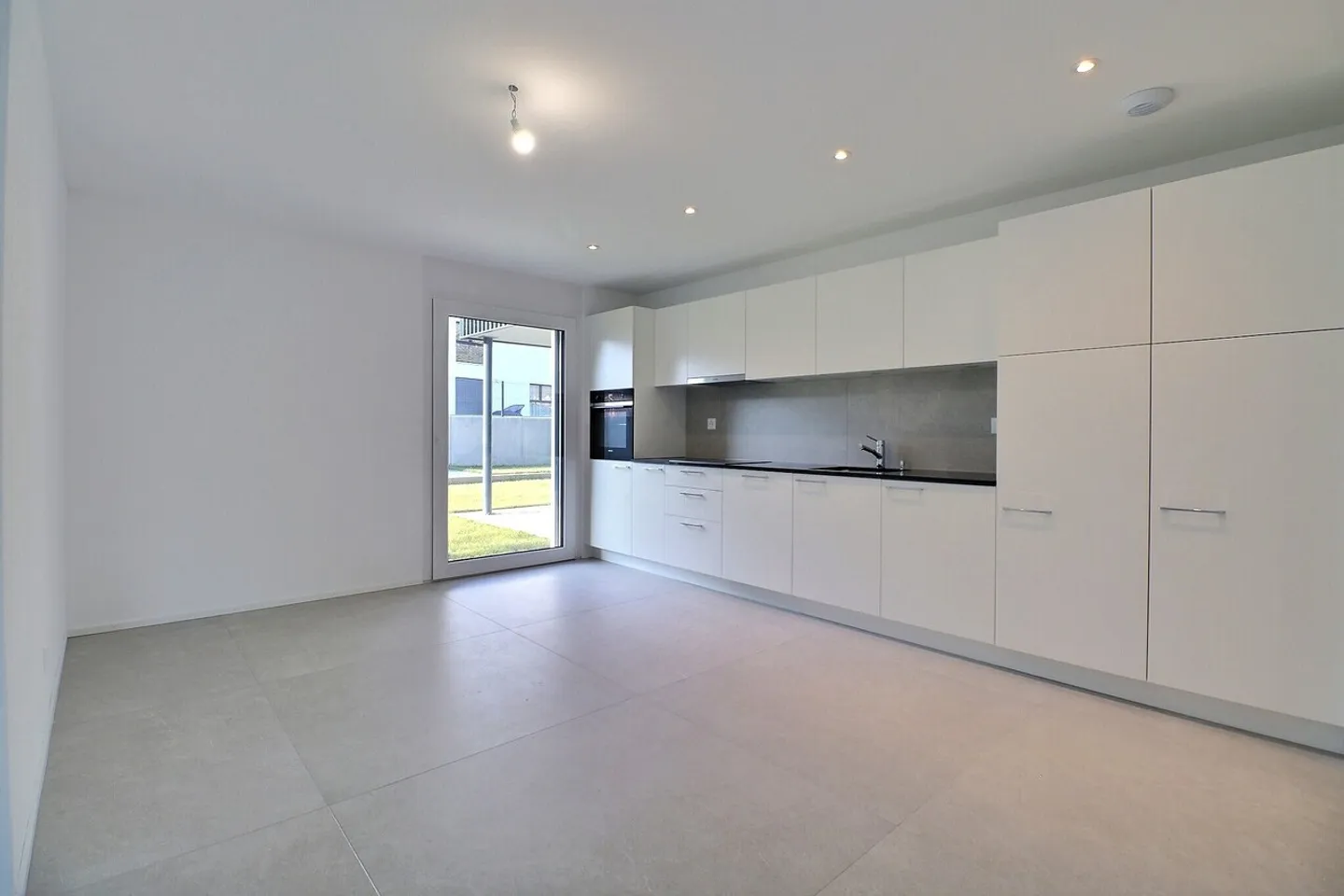 Magnificent 3.5-room apartment with garden in Moudon - Photo 2 of 13