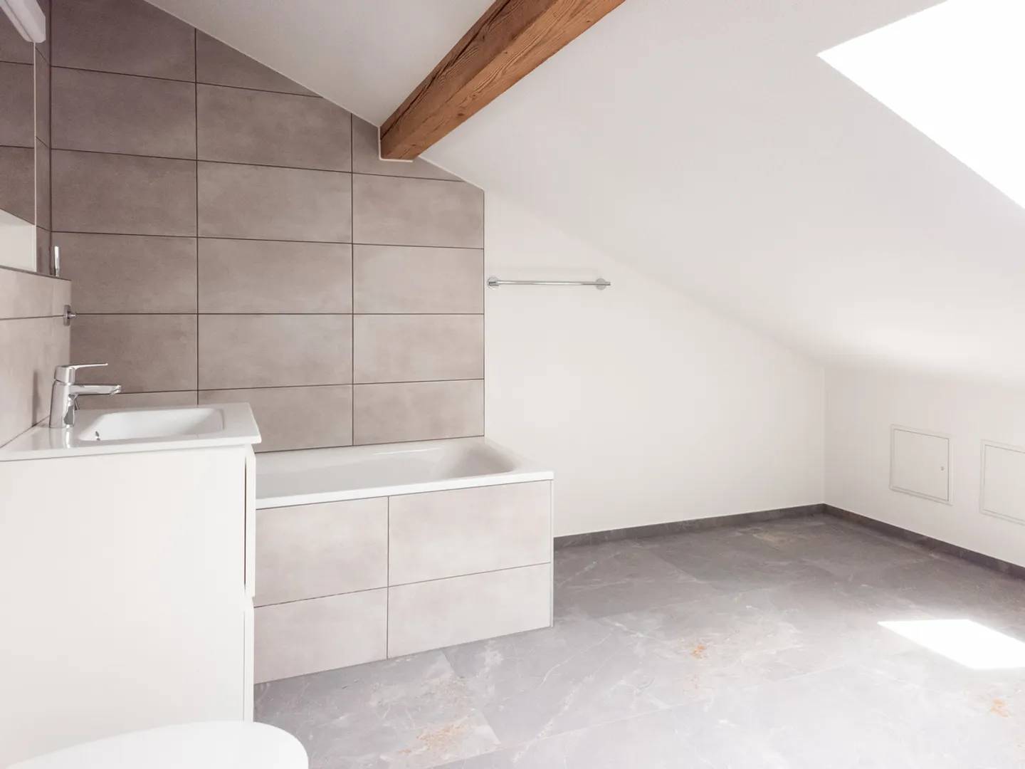 Villa familiare ristrutturata con studio - Foto 9 di 13