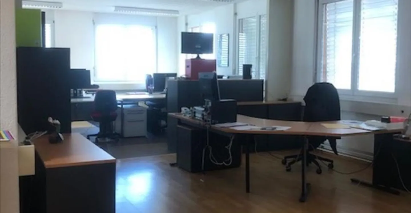 Office space for rent - Photo 3 of 13