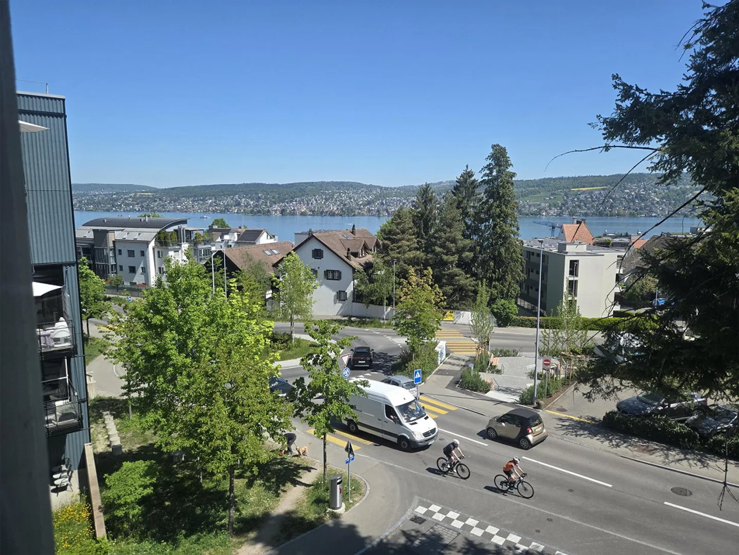 Attico con ampia terrazza e splendida vista lago - Foto 4 di 27