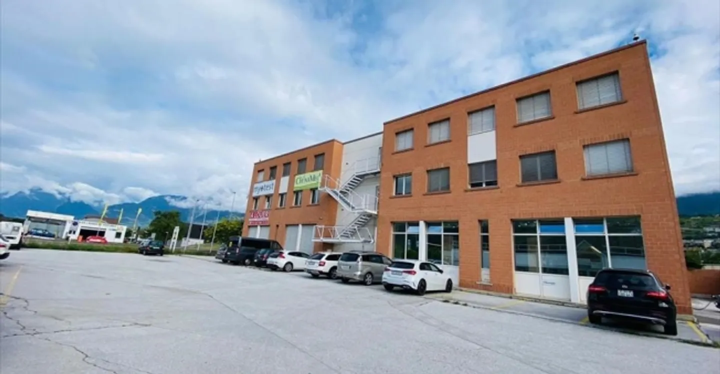 Office space for rent - Photo 1 of 13