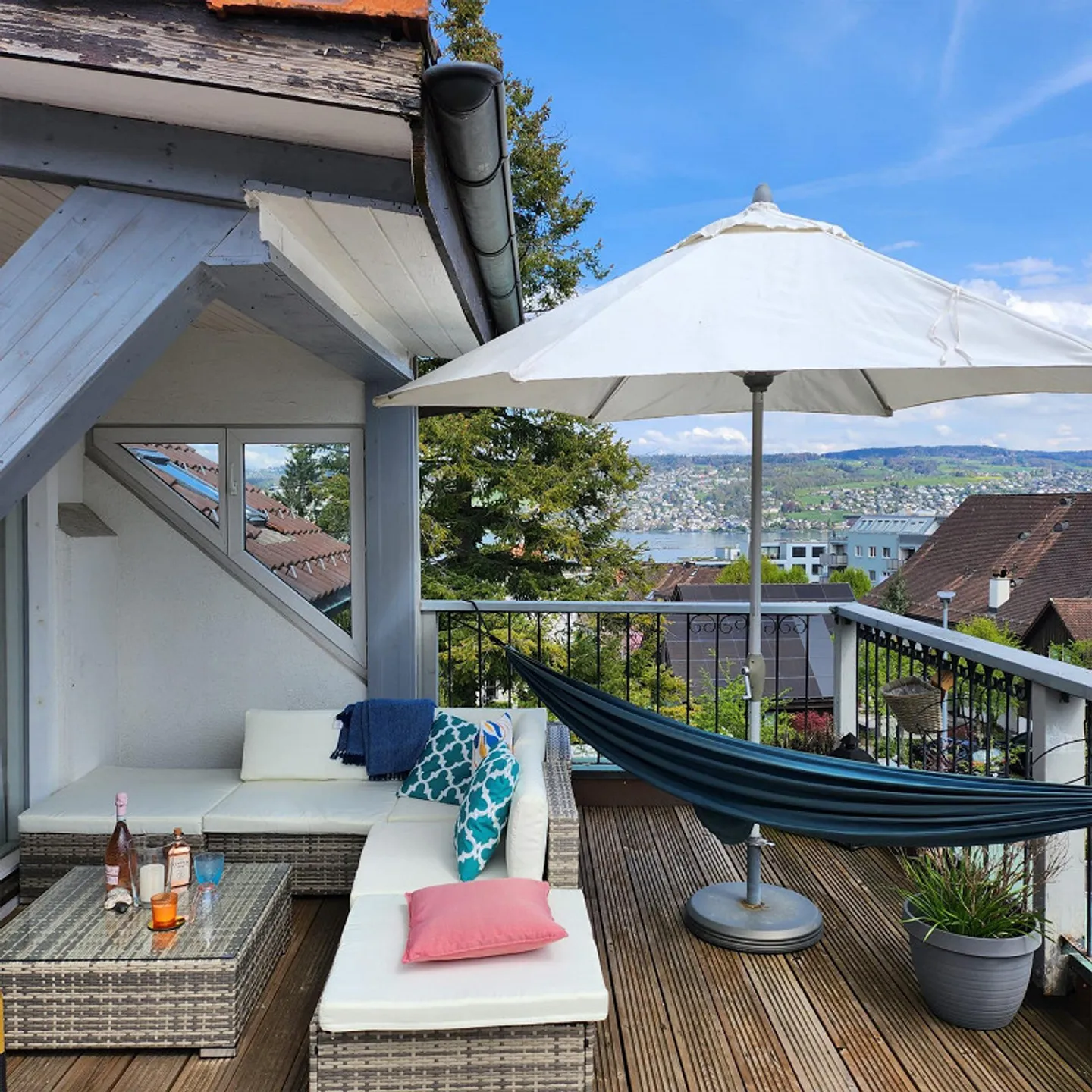Attico con ampia terrazza e splendida vista lago - Foto 25 di 27