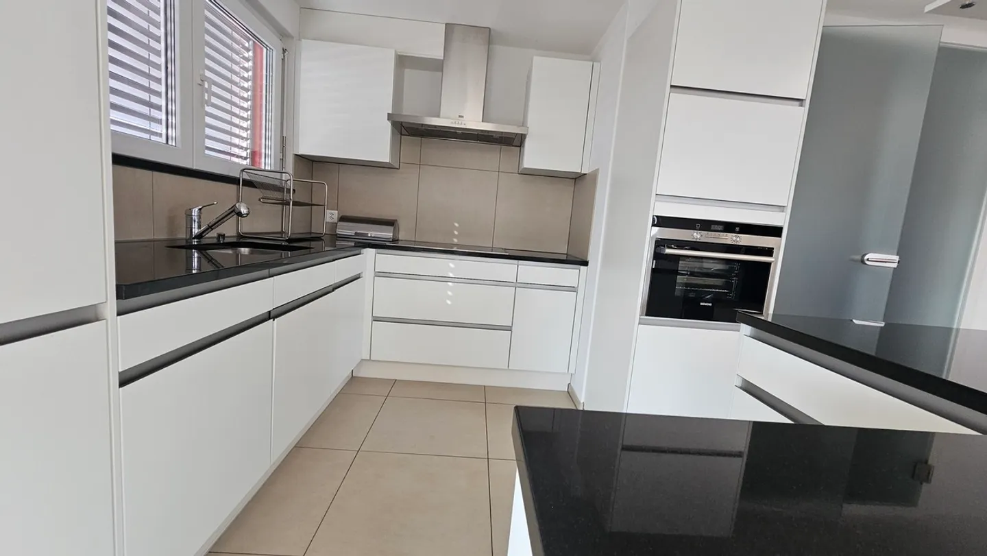 Vivere in cima: attico di 140 m² con terrazza di 128 m² - Foto 4 di 10