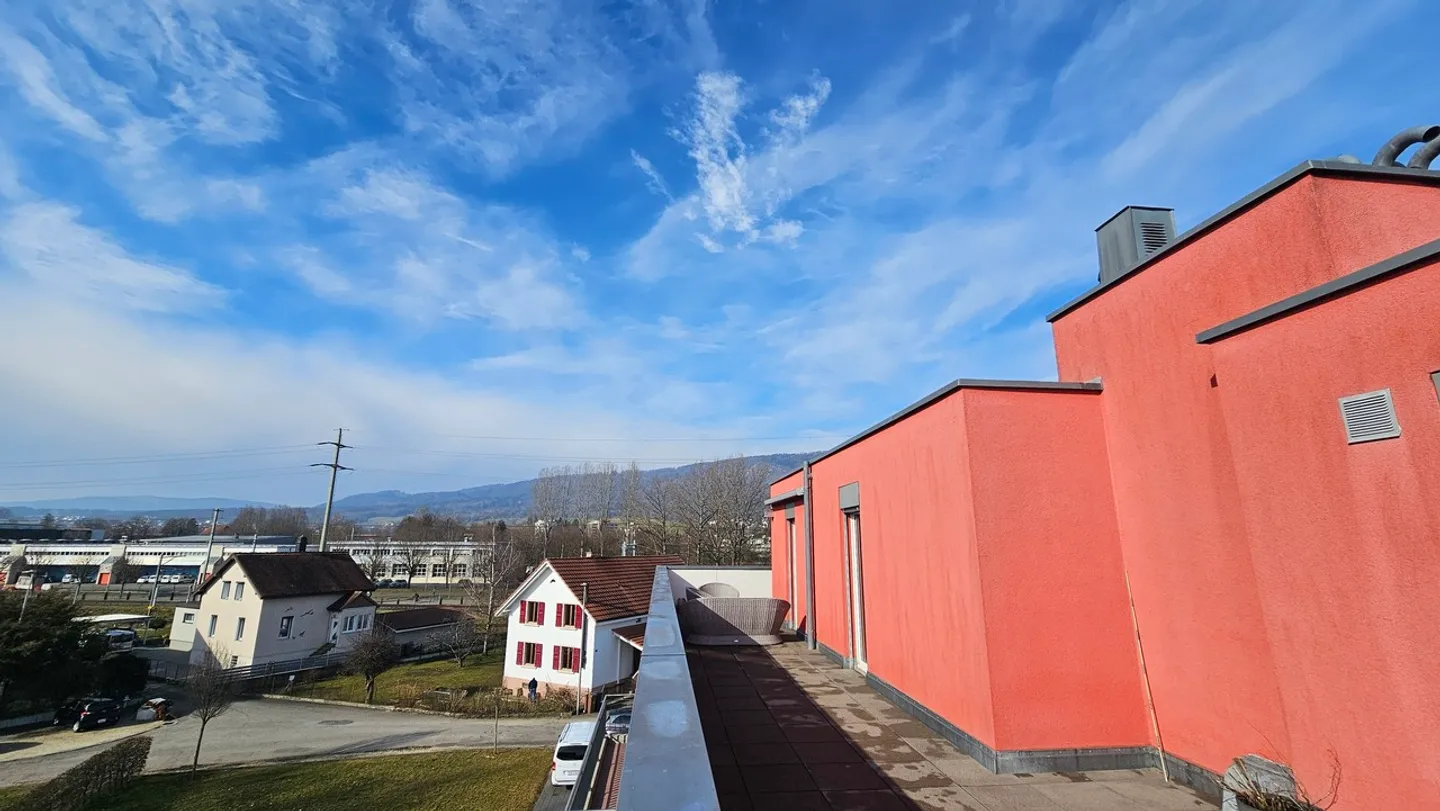 Vivere in cima: attico di 140 m² con terrazza di 128 m² - Foto 7 di 10