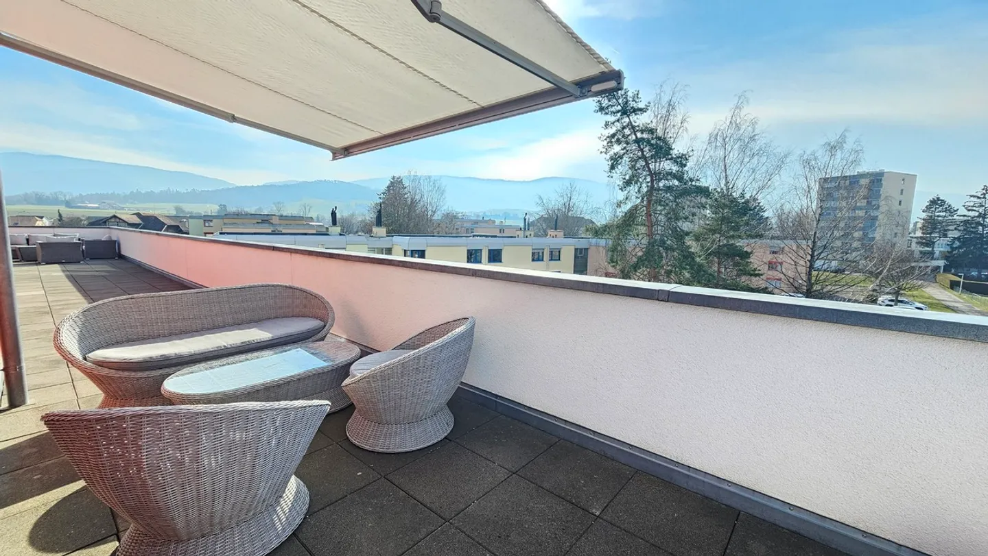 Vivere in cima: attico di 140 m² con terrazza di 128 m² - Foto 8 di 10