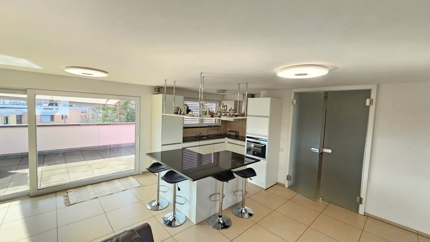 Vivere in cima: attico di 140 m² con terrazza di 128 m² - Foto 1 di 10