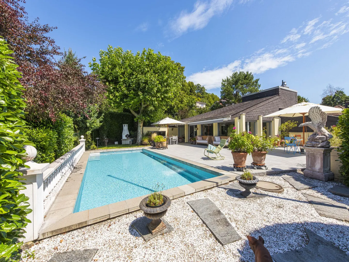 Una straordinaria casa unifamiliare con fascino mediterraneo e oasi piscina - Foto 1 di 29