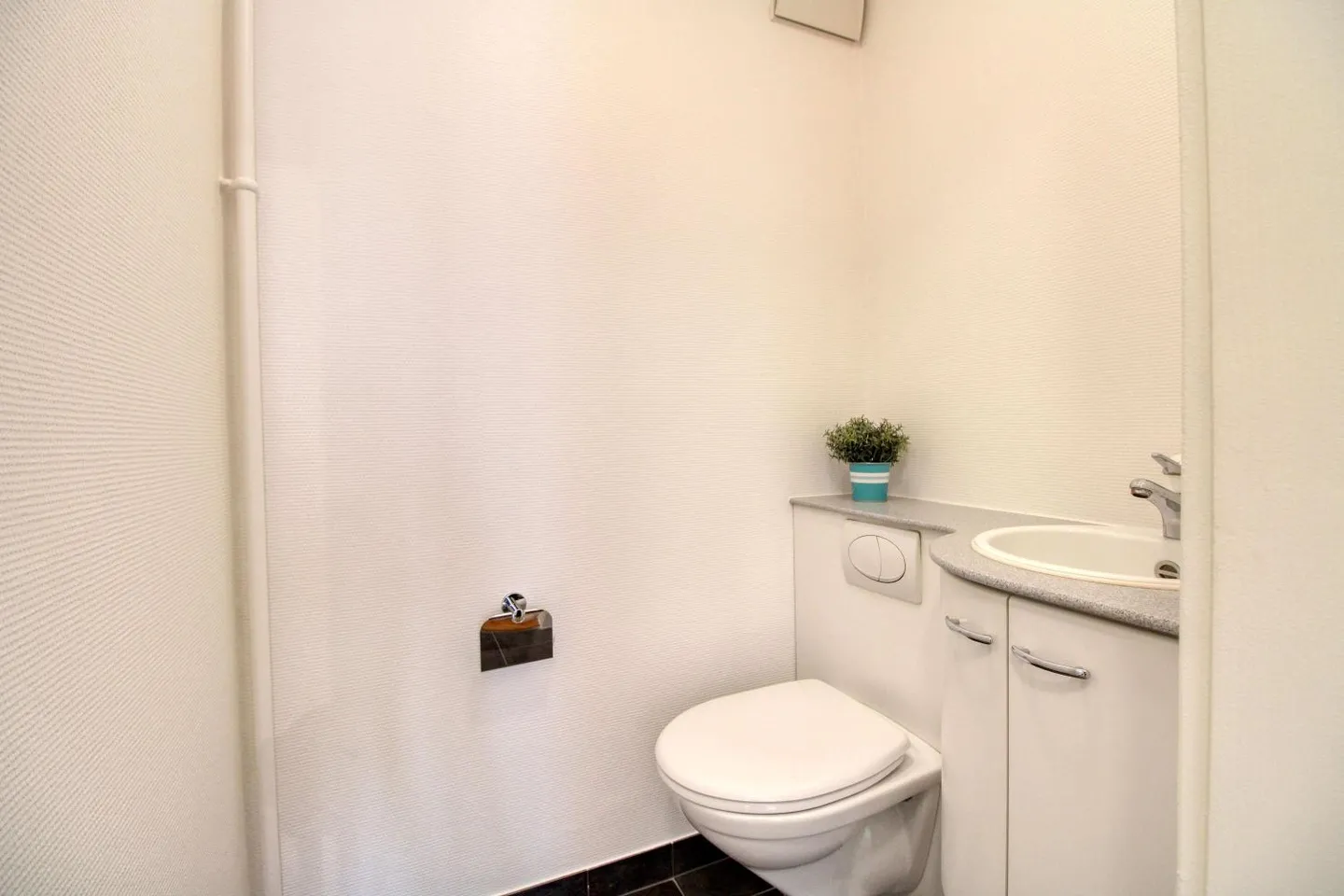 Room 1 piece - Photo 12 of 13