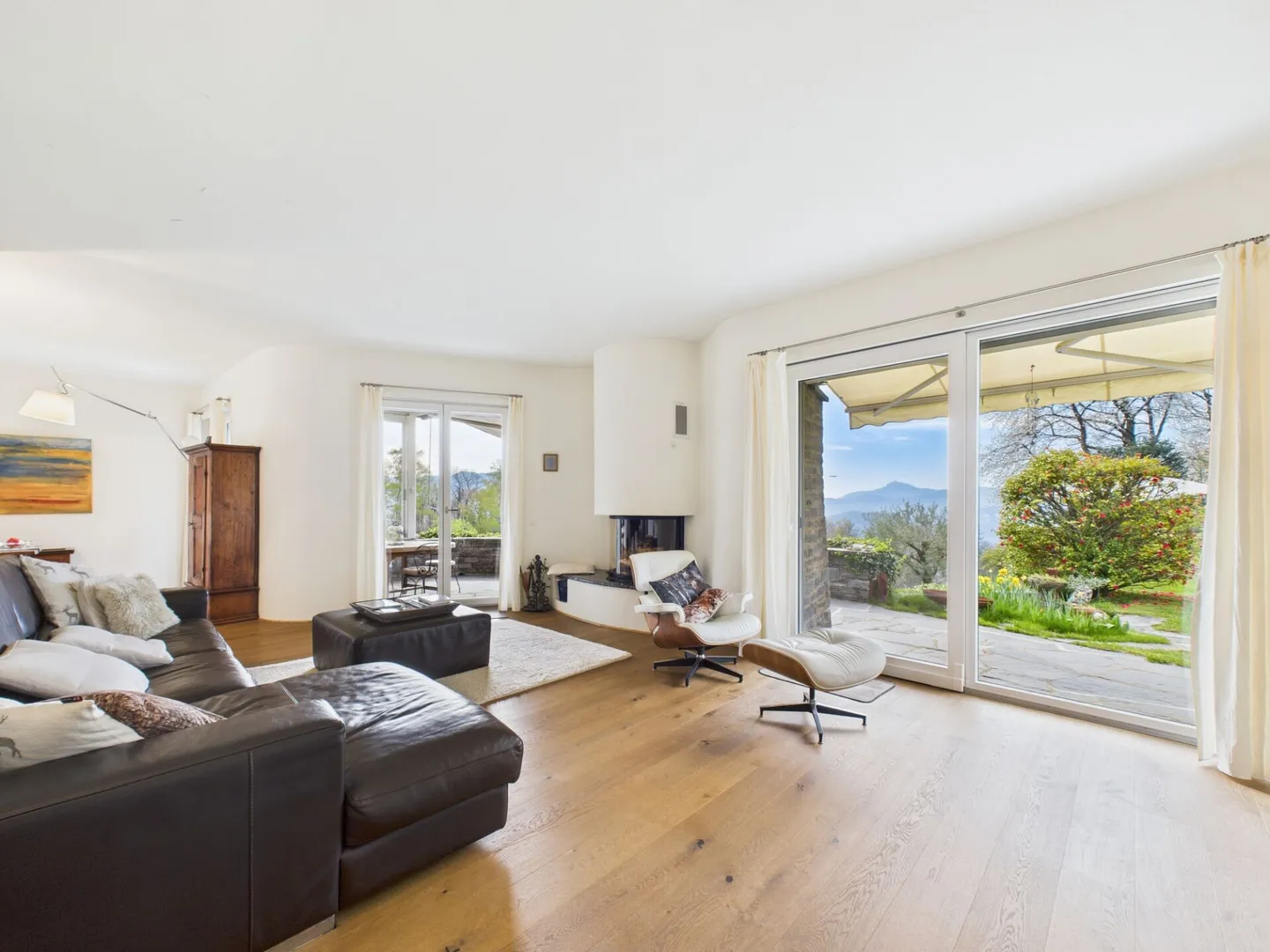 Casa unifamiliare pronta per essere abitata con uno stile moderno in una posizione soleggiata - Foto 6 di 19