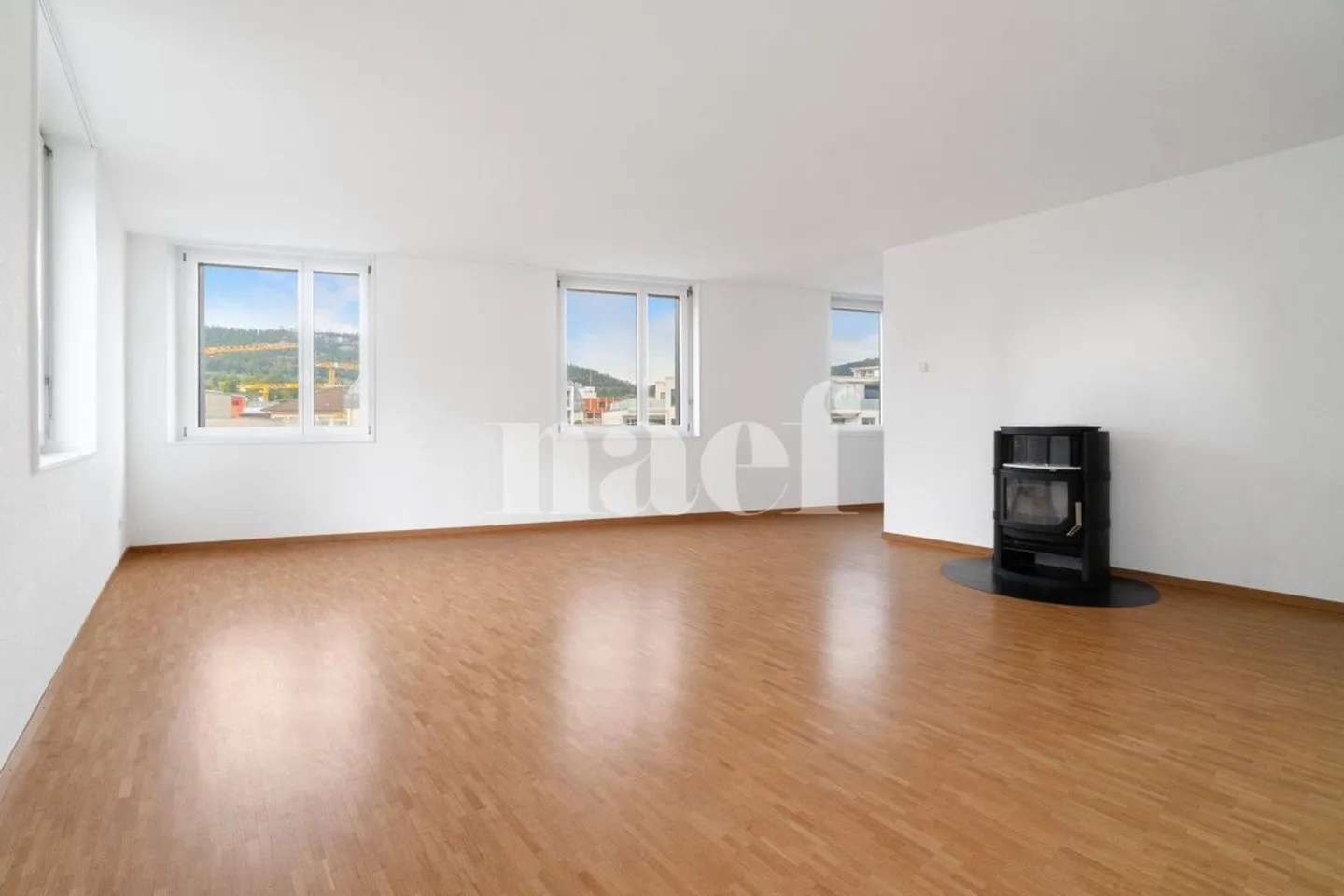 Beautiful apartment located in the heart of the city, close to all amenities. - Photo 2 of 10