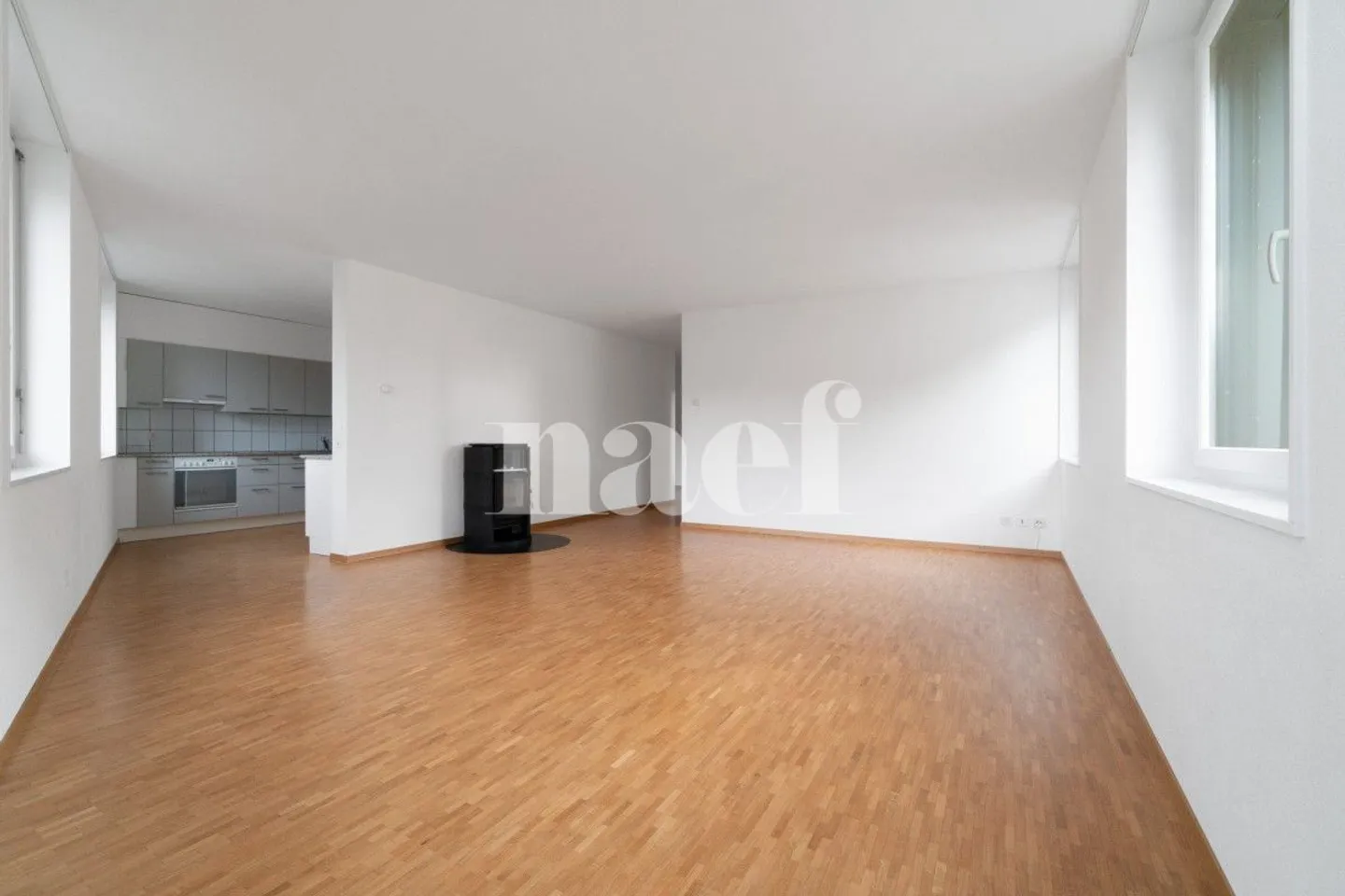 Beautiful apartment located in the heart of the city, close to all amenities. - Photo 3 of 10