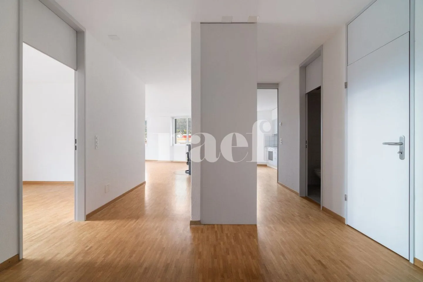 Beautiful apartment located in the heart of the city, close to all amenities. - Photo 5 of 10