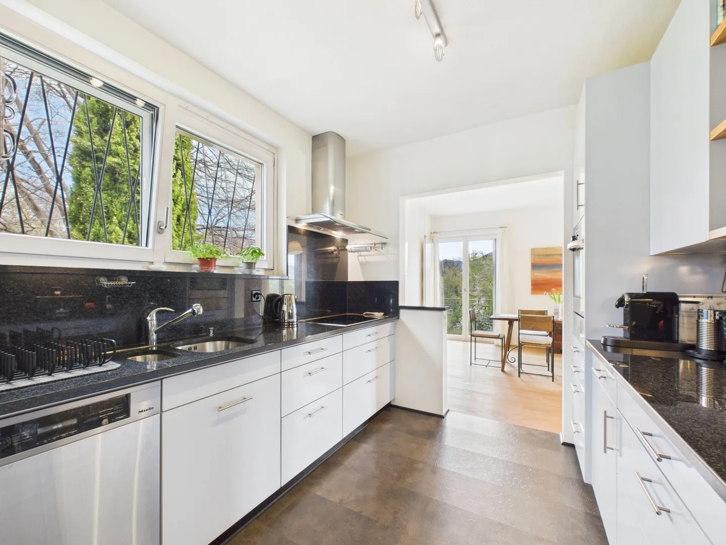 Casa unifamiliare pronta per essere abitata con uno stile moderno in una posizione soleggiata - Foto 8 di 19