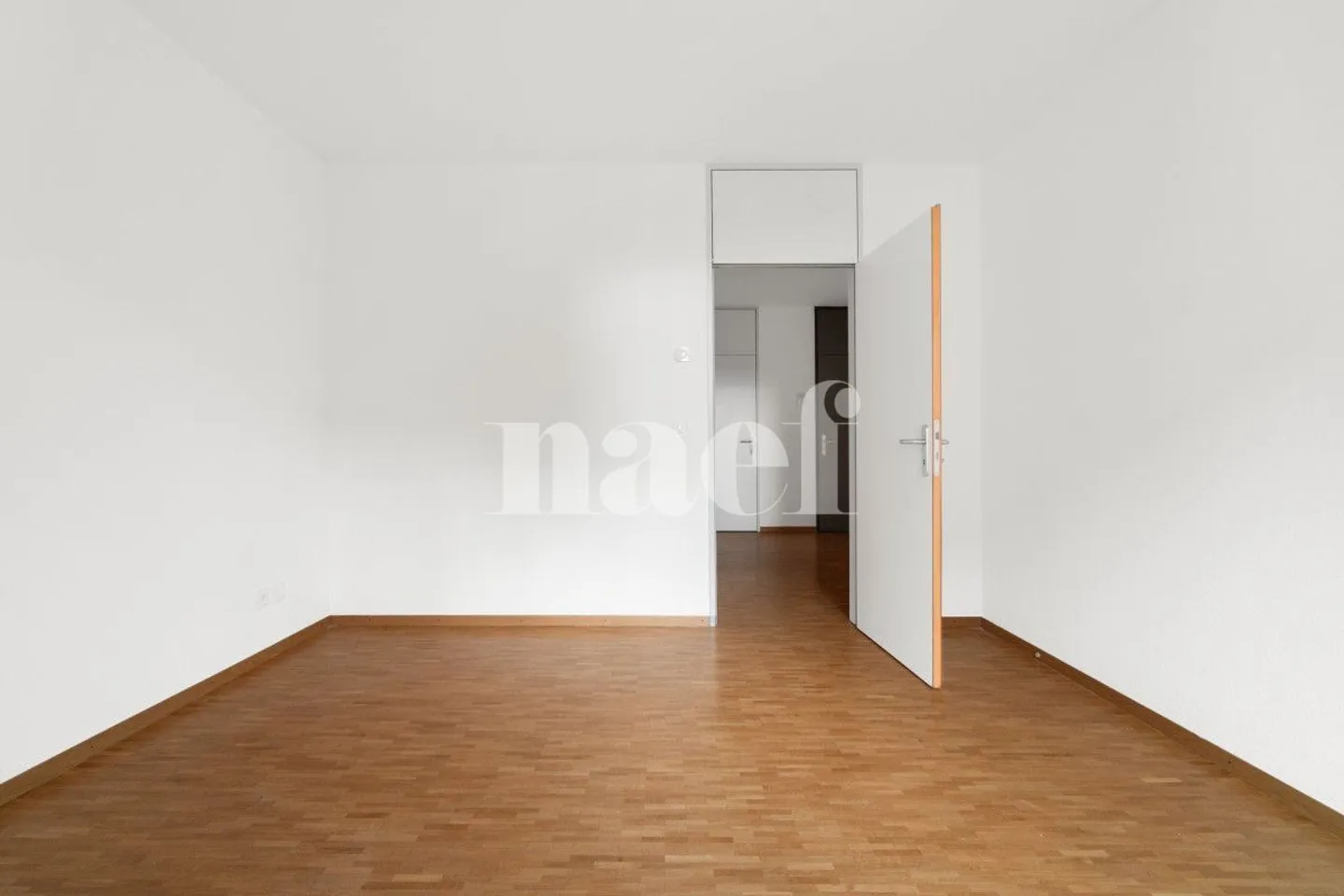 Beautiful apartment located in the heart of the city, close to all amenities. - Photo 8 of 10