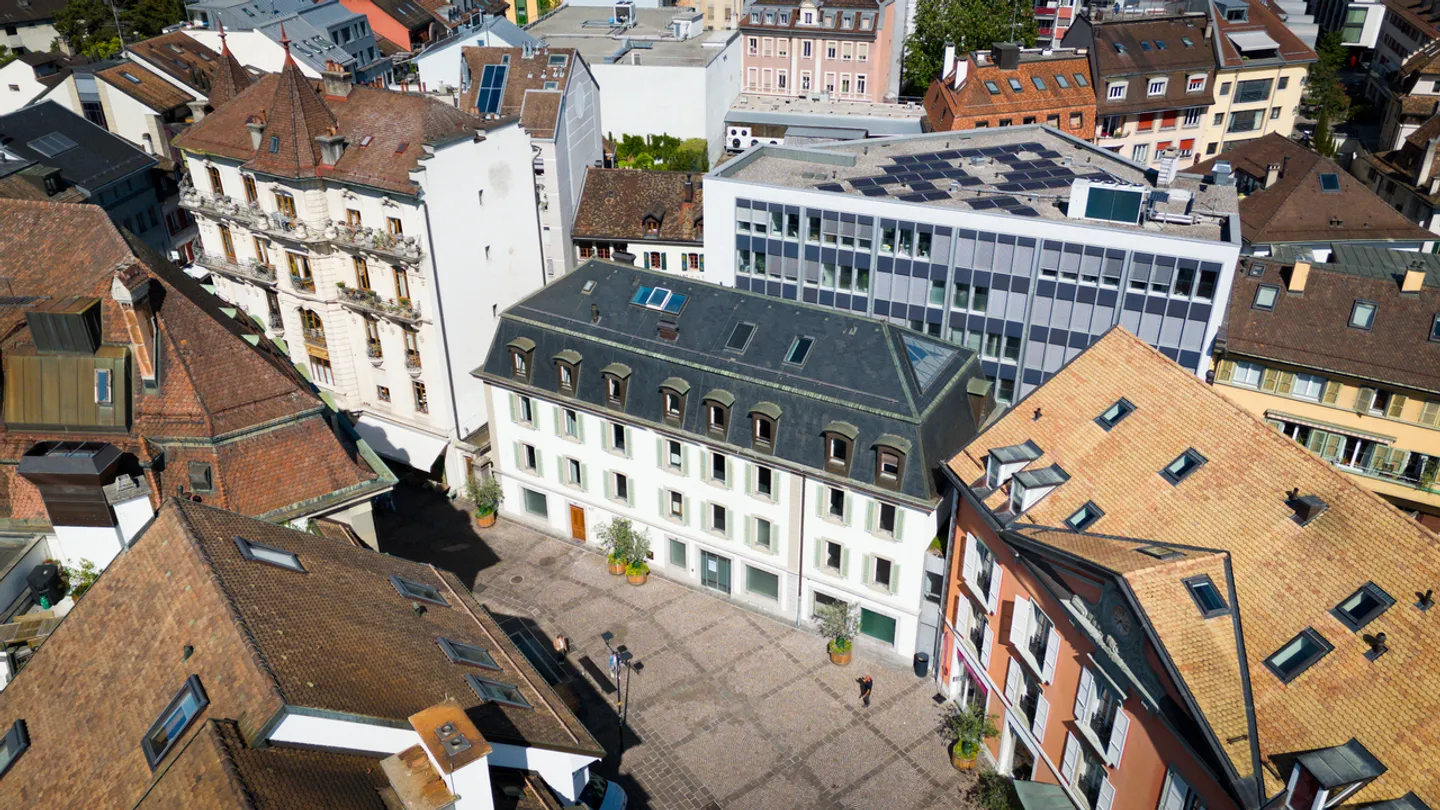 Prestigious building for rent in the heart of Nyon - Photo 1 of 7