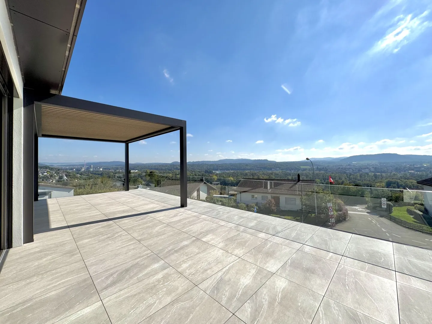 Traumhaus mit moderner Technik, Solaranlage und spektakulärer Terrasse mit Bergblick - Foto 6 von 18