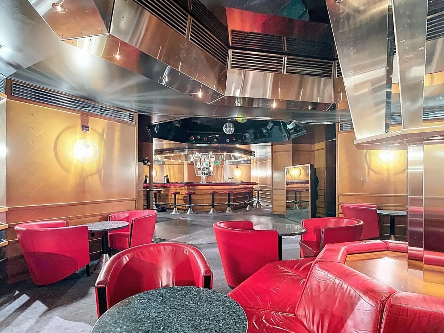 BAR-DISCO DI CIRCA 160 M² NEL SEMINTERRATO - Foto 6 di 13