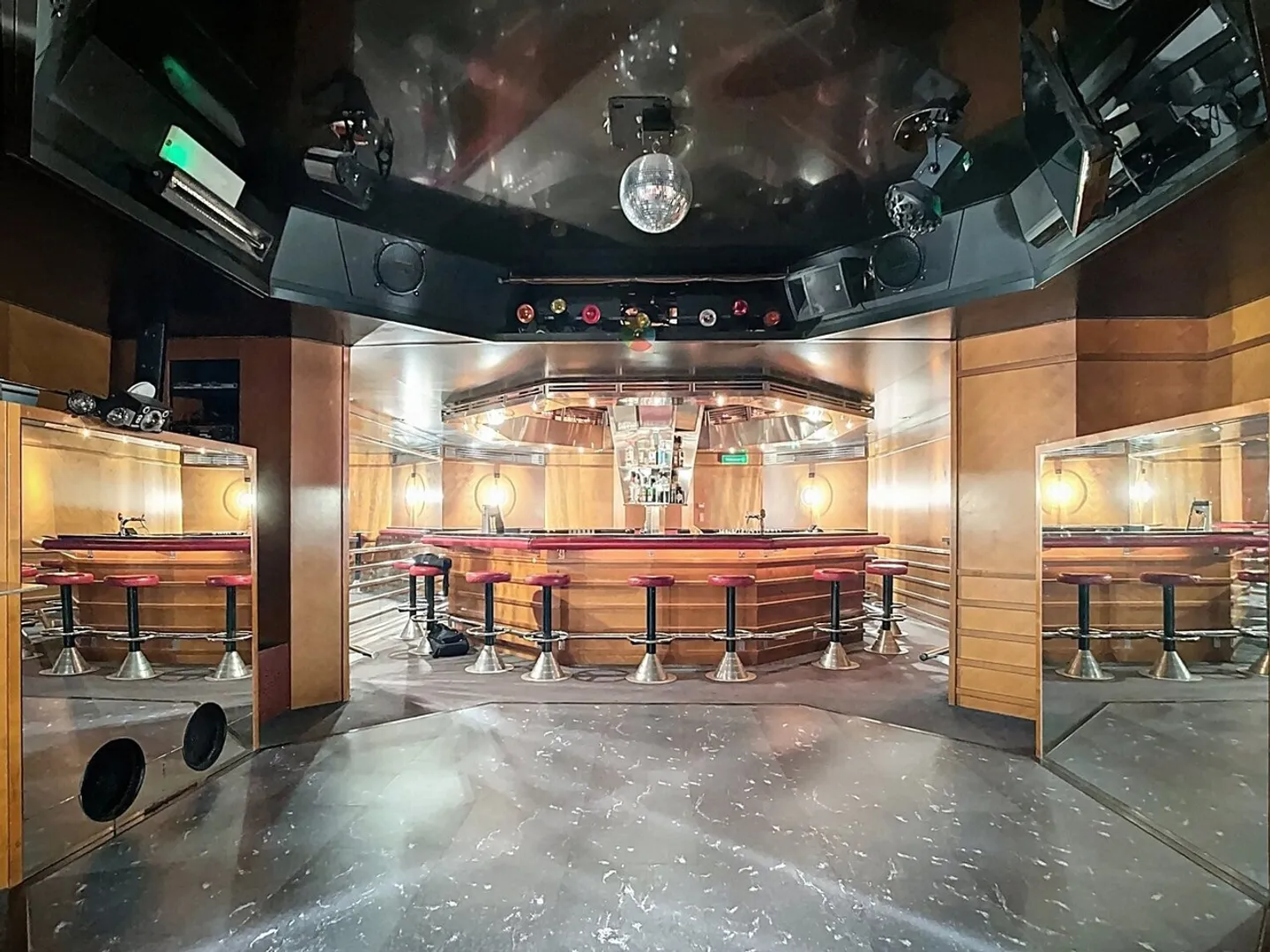 BAR-DISCO DI CIRCA 160 M² NEL SEMINTERRATO - Foto 8 di 13