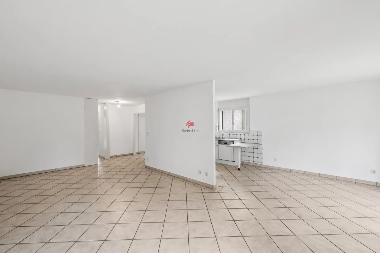 Opportunity at Casatax Price! Bright apartment with private garden - Photo 3 of 10
