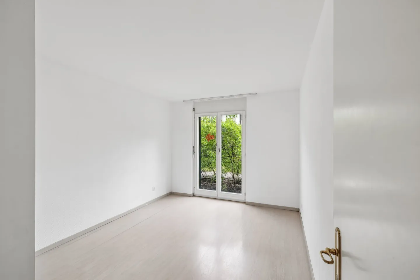 Opportunity at Casatax Price! Bright apartment with private garden - Photo 4 of 10