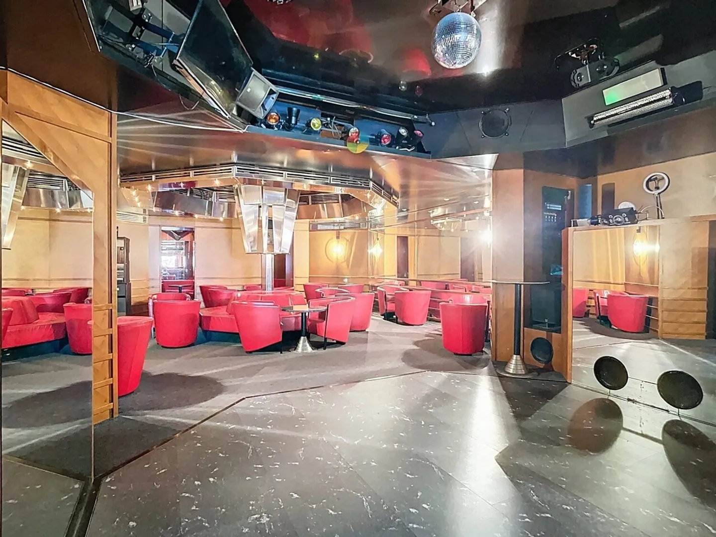 BAR-DISCO DI CIRCA 160 M² NEL SEMINTERRATO - Foto 10 di 13