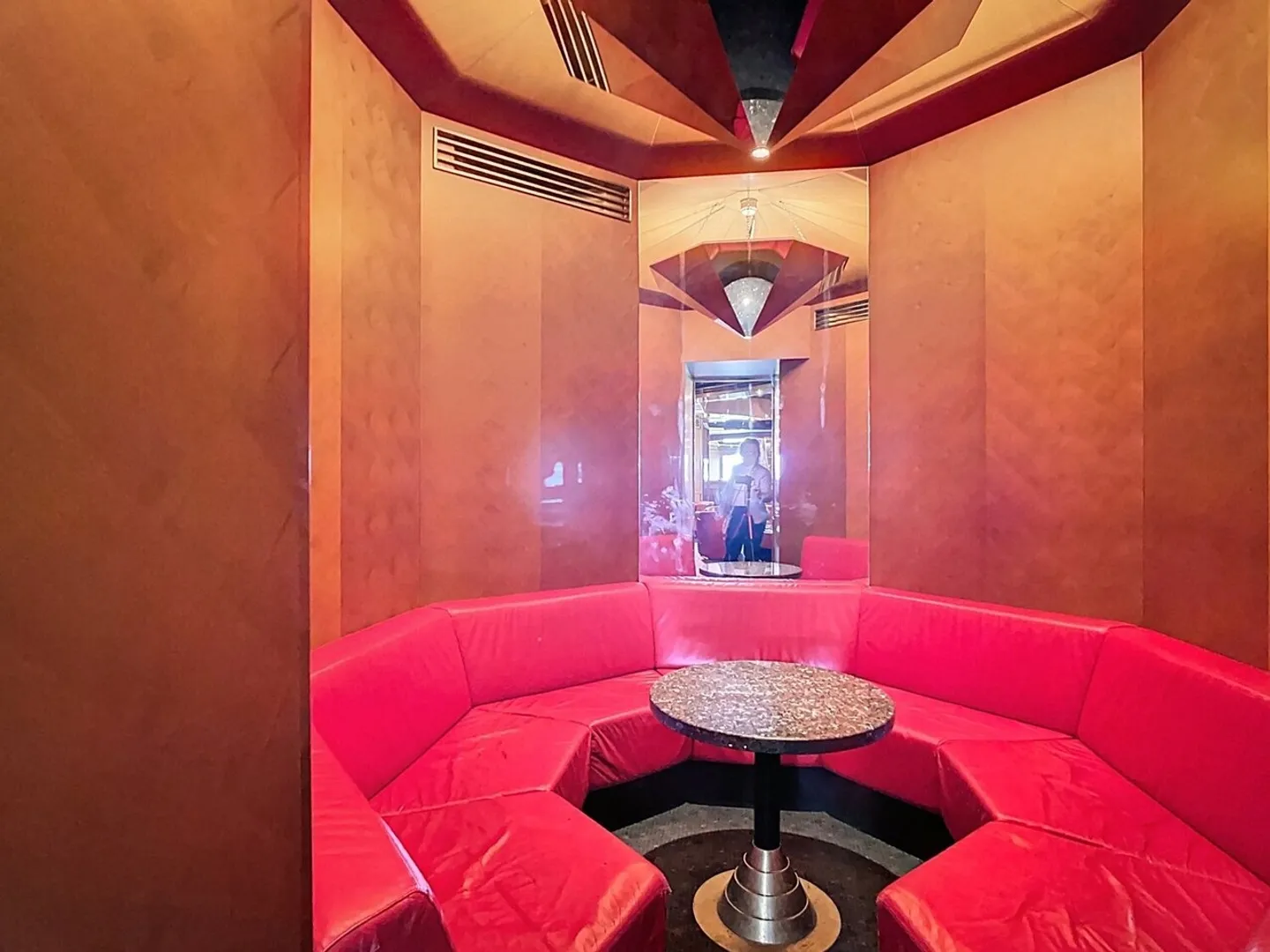 BAR-DISCO DI CIRCA 160 M² NEL SEMINTERRATO - Foto 11 di 13