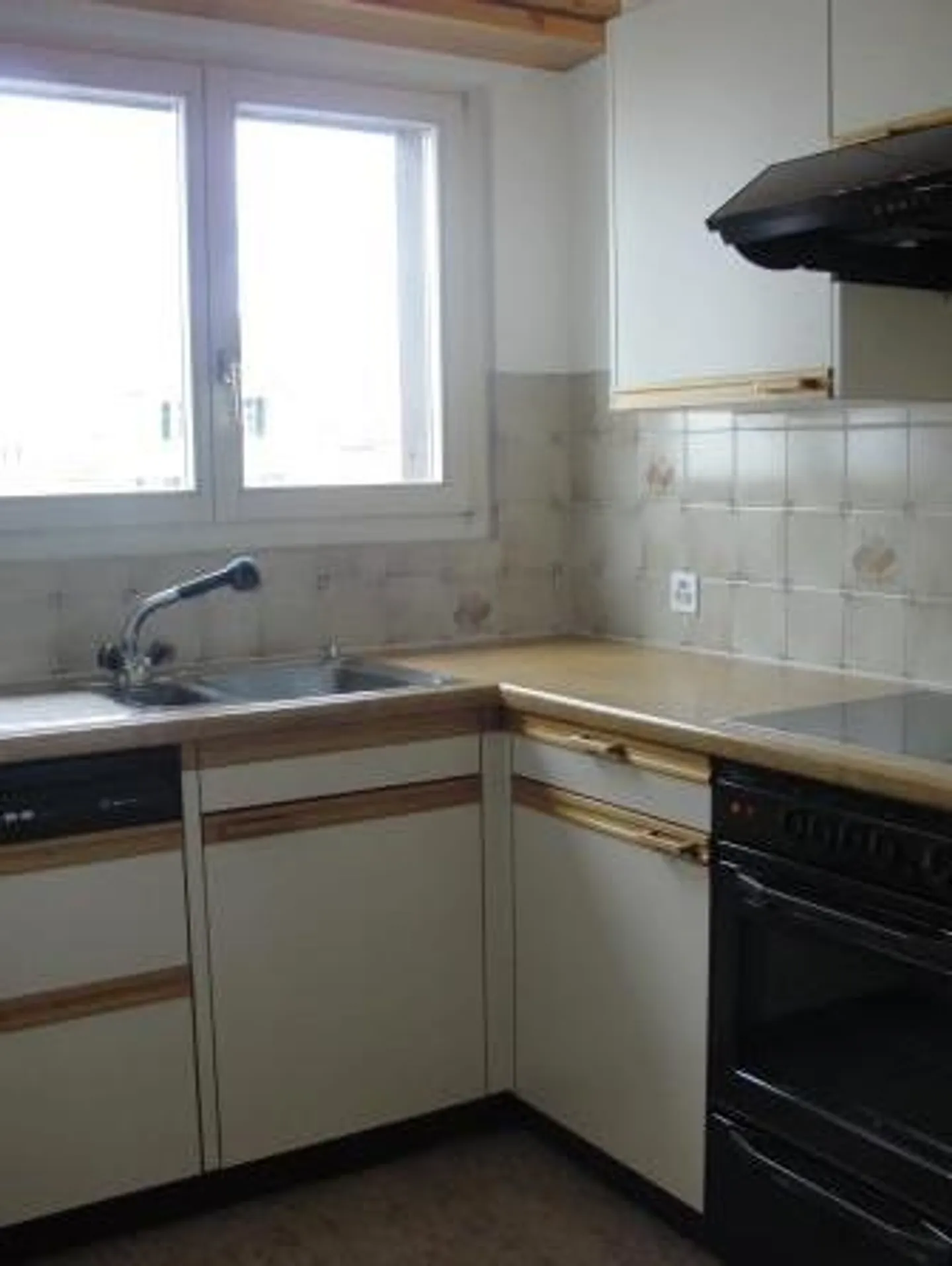 Charming 2.5-room old building attic apartment in a central location in Beinwil - Photo 2 of 7