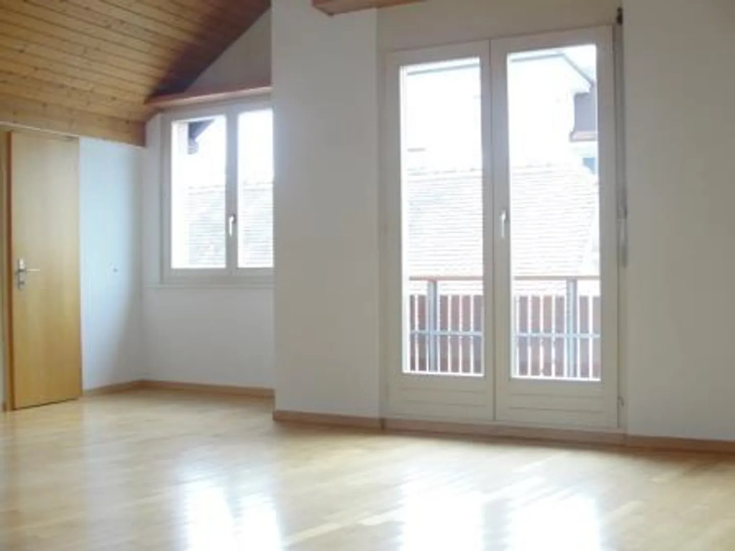 Charming 2.5-room old building attic apartment in a central location in Beinwil - Photo 5 of 7