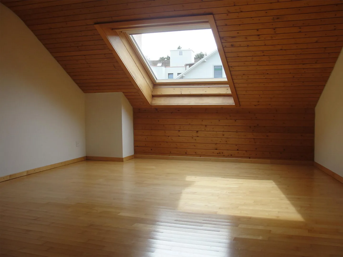 Charming 2.5-room old building attic apartment in a central location in Beinwil - Photo 6 of 7