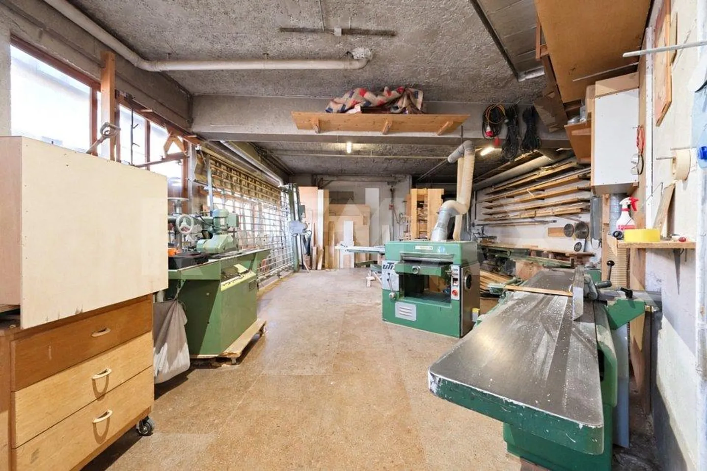 Propriété résidentielle et commerciale - Utilisation polyvalente avec un potentiel de développement attrayant - Photo 3 sur 13