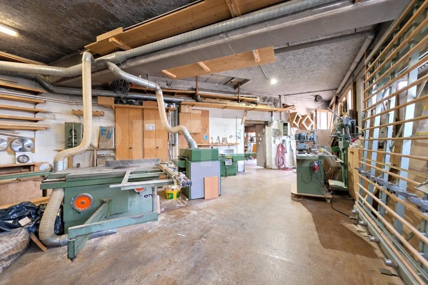 Propriété résidentielle et commerciale - Utilisation polyvalente avec un potentiel de développement attrayant - Photo 4 sur 13