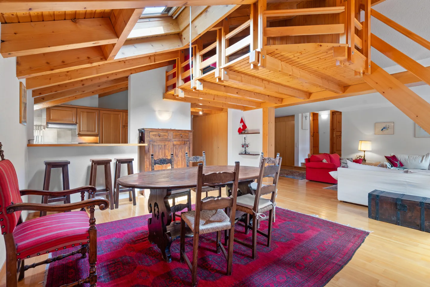 Spacious 4-bedroom apartment in the center of Crans and golf - Photo 4 of 10