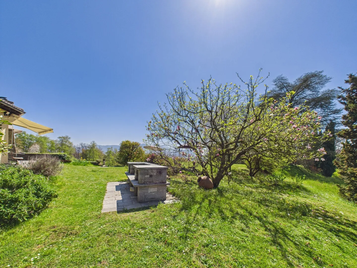 Casa unifamiliare pronta per essere abitata con uno stile moderno in una posizione soleggiata - Foto 18 di 19