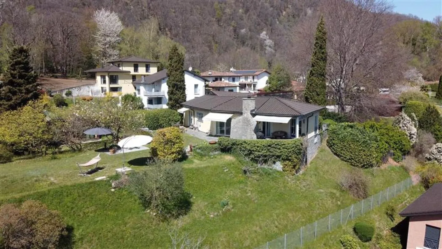 Casa unifamiliare pronta per essere abitata con uno stile moderno in una posizione soleggiata - Foto 1 di 19