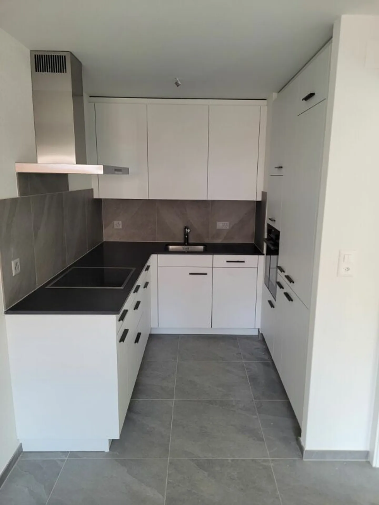 Appartement entièrement rénové proche de toutes commodités - Photo 4 of 7