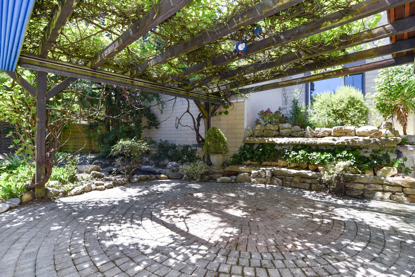 Private indoor pool included – Living of a special kind - Photo 3 of 7