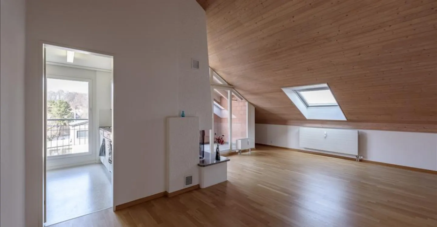 Geräumige Dachwohnung im Zentrum - Foto 2 von 9