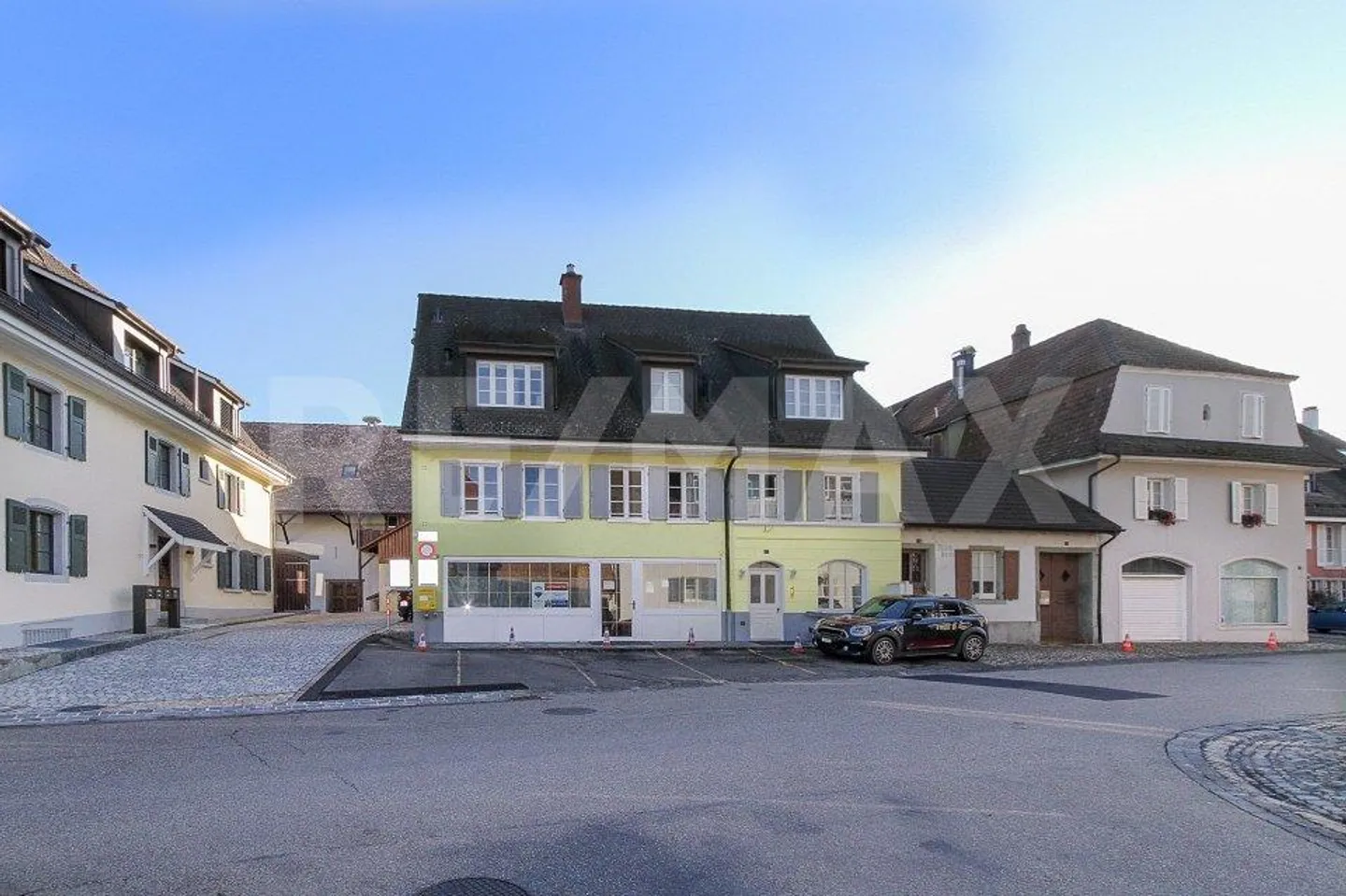 Au milieu - et près du Rhin - Maison multifamiliale - Photo 1 sur 11