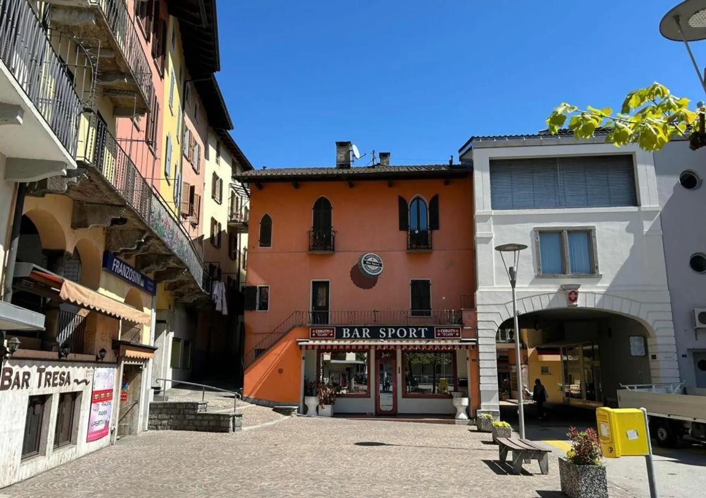 MIETOBJEKT / INVESTITION - IN 3-4 WOHNUNGEN UMBAUBAR - Foto 2 von 8