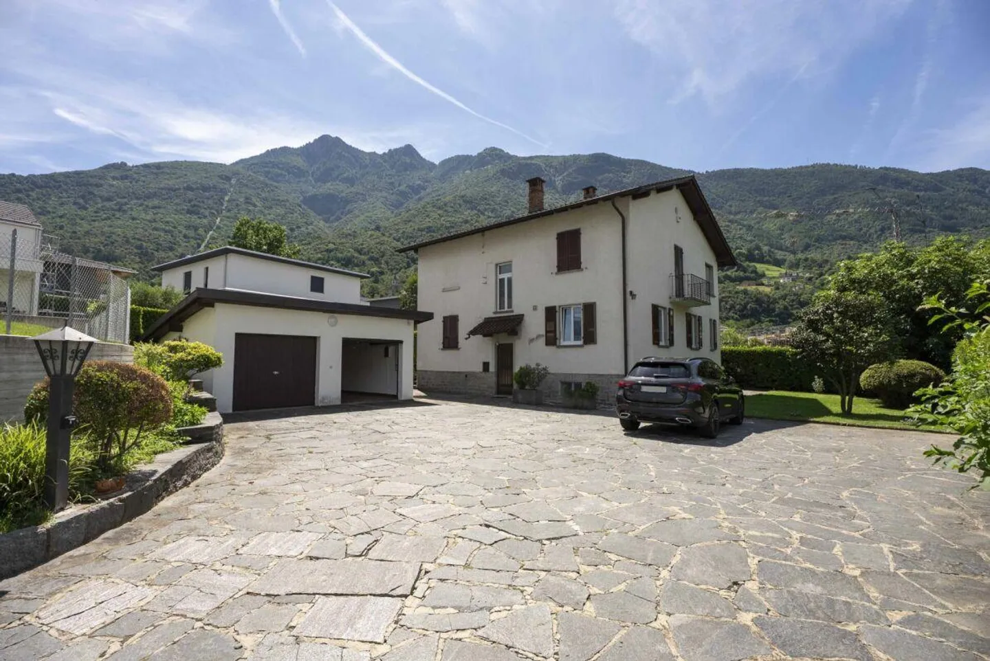 Vendiamo interessante casa a Camorino - Foto 1 di 16