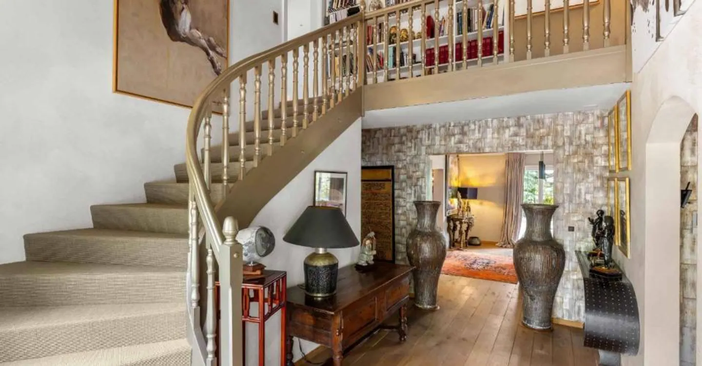 Elegant property with outbuildings in a preserved setting - Photo 3 of 10