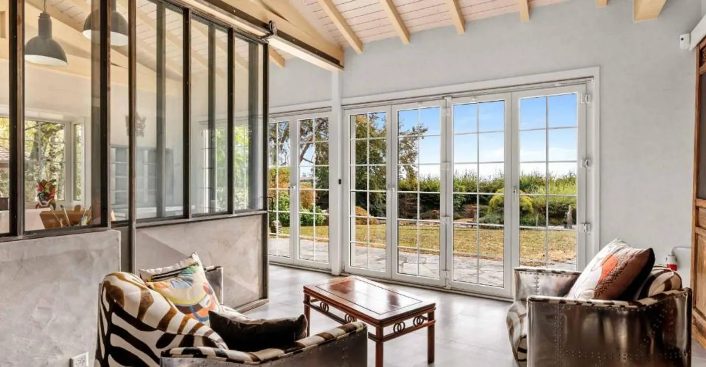 Elegant property with outbuildings in a preserved setting - Photo 6 of 10