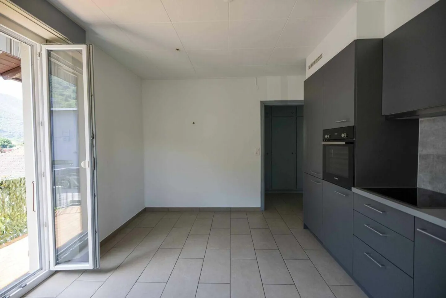 Vendiamo interessante casa a Camorino - Foto 7 di 16